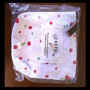 White Floral Change Purse *2 for $5*